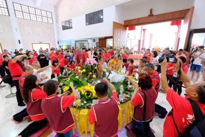 彭佛教会卫塞节庆典 开健法师：涤除内在烦恼尘污  浴佛净浴自心