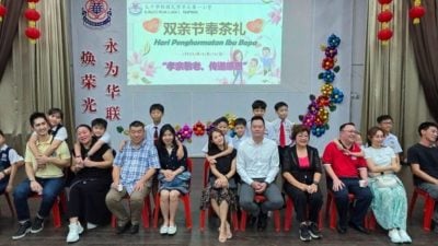 华联一校办双亲节   奉茶体现孝道礼仪美德