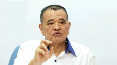 陈德钦：华裔申请政府大学屡遇挫  “火箭不该保持沉默”