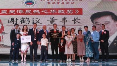 谢鹤议膺热心华教奖 冀更多人守护华教