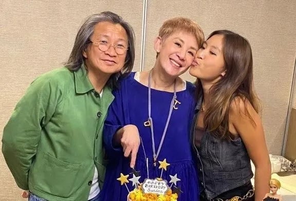 19岁爱女考上美国名校 吴君如笑喊努力赚钱交学费	