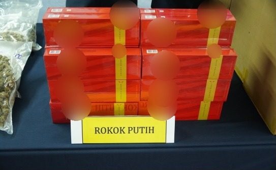 19空运快递包裹藏毒 关税局破556万大麻花走私案