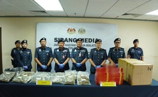 19空运快递包裹藏毒 关税局破556万大麻花走私案