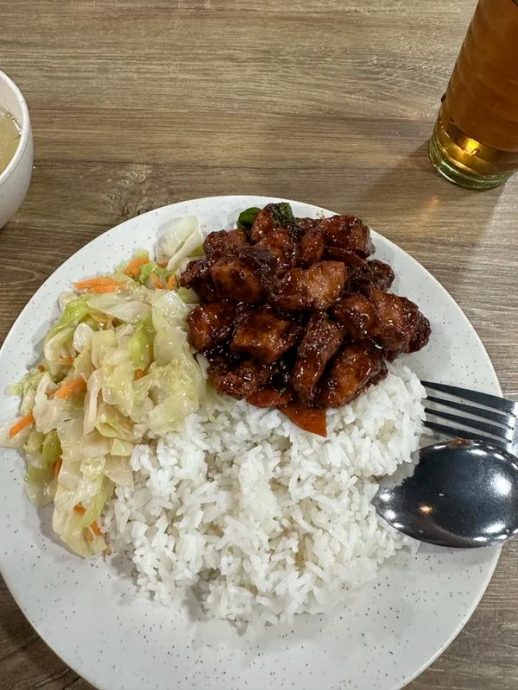 1肉1菜要RM13.40？ 食客调侃：“经济饭”不经济啦！