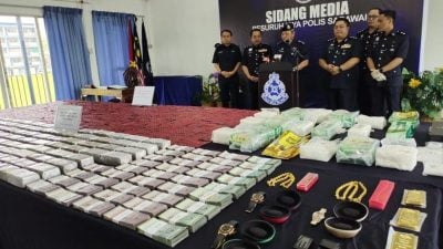 砂警破最大宗毒品案.起获853万财物扣查华裔夫妇