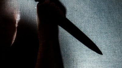 没工作被念好气！男子暴怒“砍八旬老父脖子”