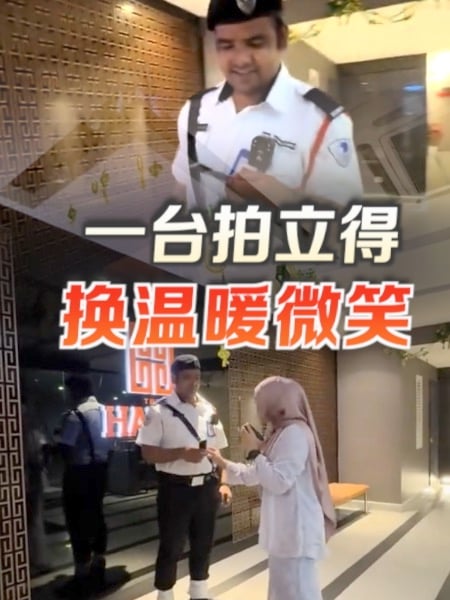一台拍立得 一份善意 让保安露出温暖笑容