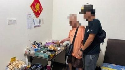 警突击公寓单位 逮涉贩毒男子