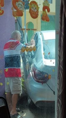 2车撞饭店五脚基︱警：没人受伤  80余岁长者受惊送门诊