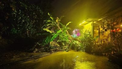孟加达发生山体滑坡 电缆倒塌居民紧急撤离