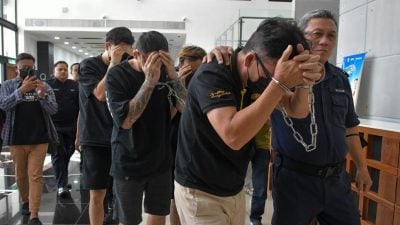 涉贩运近10公升液态可卡因 3狮城1马男控贩毒
