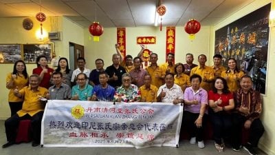 印尼张总代表团 与丹南宗亲交流