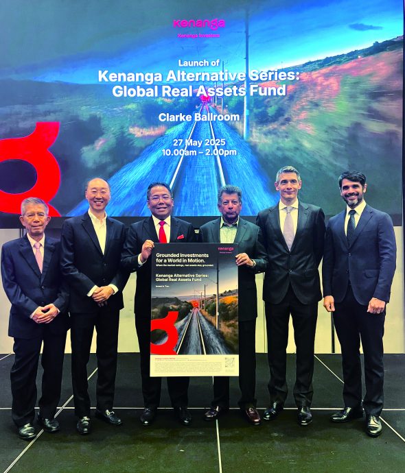 From left: Ho Seng Yee, Executive Director of GAX MD; Ronnie Tan, Managing Director & Chief Executive Officer of GAX MD; Datuk Wira Ismitz Matthew De Alwis, Executive Director & Chief Executive Officer of Kenanga Investors; Tan Sri Dr Munir Majid, Chairman of GAX MD; Matthew Stuart-Box, Chief Investment Officer of GAX MD & Money Design; Ranjit Singh Gill, Director & Head of Product & Market Development of Kenanga Investors.