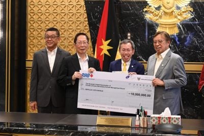 独中1000万 华小700万 . 阿邦佐送大礼给砂华教