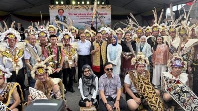 视频|91队逾3千人参与 达雅大游行 绚丽夺目