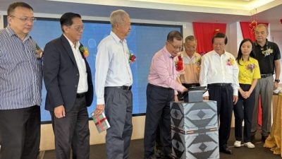 陈康南：赴印尼访谈搜文献 增订版纳入更多史料