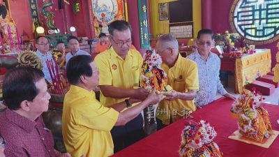 台祖庙3分灵金身  赠圣淘沙三山国王庙