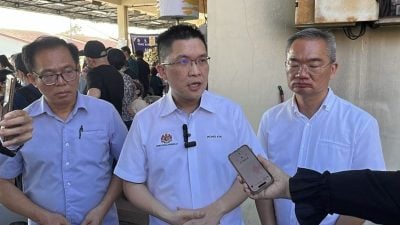 视频 | 副教育部长黄家和在灵堂表示 将给予死者家属适当的协助！