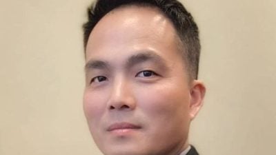 张嵻洺：曲出访招商用意 . 砂火箭不断抹黑政府