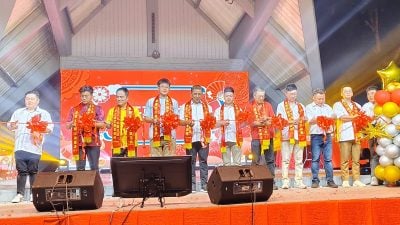 谢家洪建议到外地考察 . 了解传承推广拿督公文化
