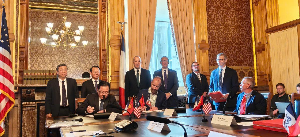 Ministers witnessed MoU signing between Vietnamese and Iowa agribusinesses.