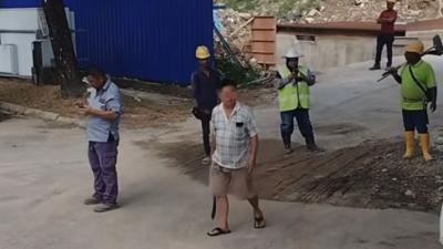 工地设在住家门口！男子疑持巴冷刀拦罗里