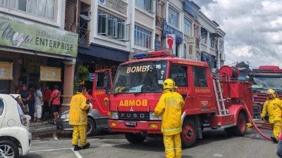 文冬拿督浦耀才路一间商店楼上发生火患