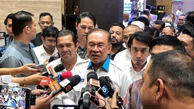 视频 | 首相安华希望两名辞职的部长 重新回到内阁！