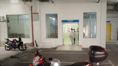 商场午夜双尸血案| 死者家属抵达医院太平间认尸