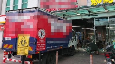 罗里向前滑行 撞入卡巴星道某烧烤店