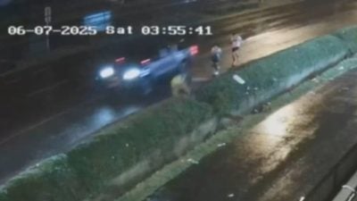 与友人沿路晨跑突被货卡撞上 青年抛飞沟中头部重创