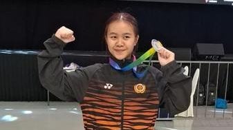 东南亚举重赛 沙女艾琳举出银牌