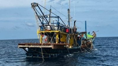 海事机构扣越界渔船 逮6越南船员