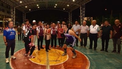 依温3万拨庇中 资助校友会家协