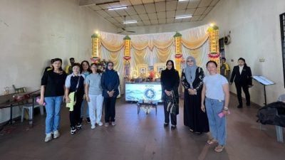 华小教师母子双尸案 | 约百亲友师生 灵堂致最后敬意