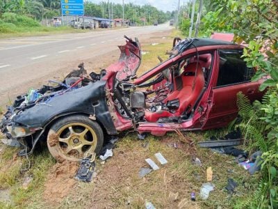 突冲出路口 罗里闪不及撞轿车  1死1重伤