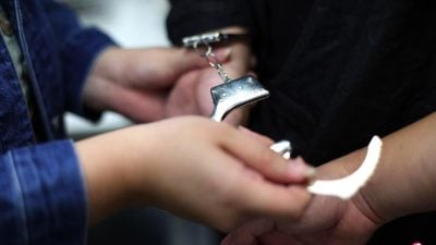 15名男女涉商店偷窃将被控 一人涉5次在同个超市干案