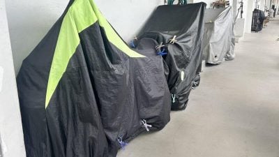 一家三口4代步工具 走廊充电 邻忧酿火
