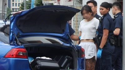 2女1男疑涉毒 驱车逃撞罗里