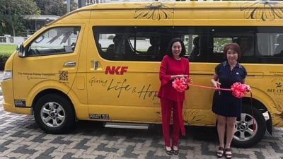 女商人捐14万新元 助买电动小巴载肾友