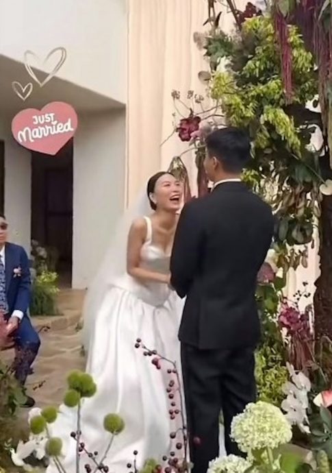 Bella云南举办婚礼 以高以翔爱花装饰捧花