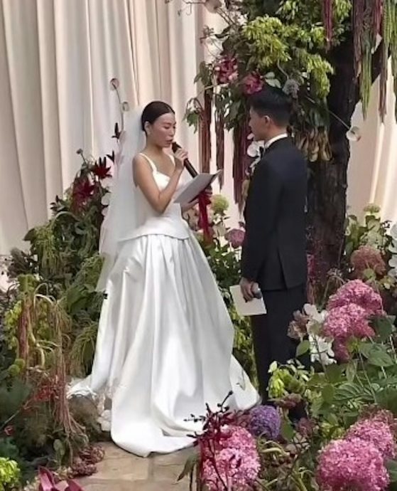 Bella云南举办婚礼 以高以翔爱花装饰捧花