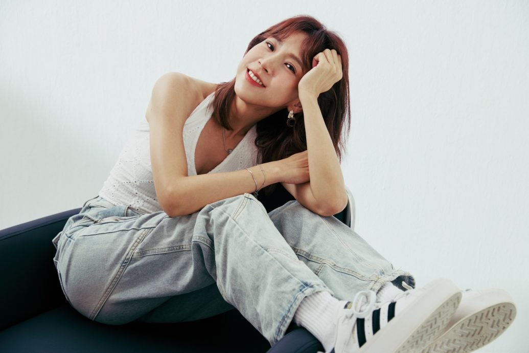 Bell傅熙雅推新单曲 MV逆向走低清画质