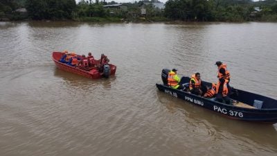 距离长屋仅5公尺 . 男子坠河溺毙