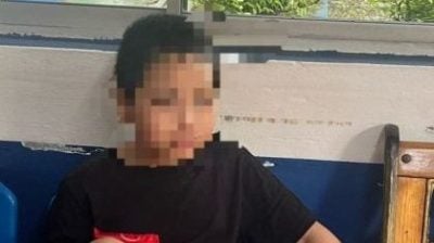 从游乐场溜出在公路徘徊 好心人前送自闭童去警