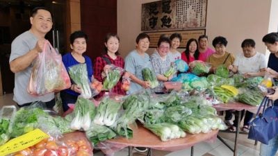 马华彭亨州妇女组628在文冬华人大会堂  金马仑新鲜蔬果义卖会
