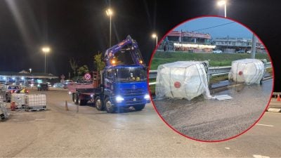 罗里转弯失控化学桶掉落 收费站关闭10小时清理