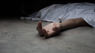 压路机失控翻覆   男操作员身亡