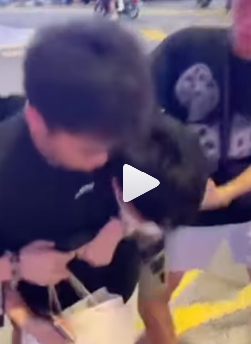 制止偷拍男却恐被控使用暴力 贴主喊冤:难道让他逃吗?