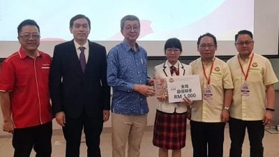 福联青中学华语辩论赛  恒毅峇央峇鲁分校夺冠